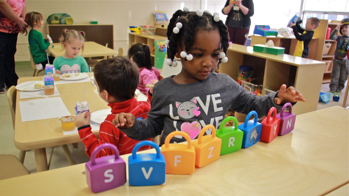  Makayla Grant gets busy on her first day of preschool at SPIN-Parkwood on Jan. 4, 2017. (Emma Lee/WHYY, file) 