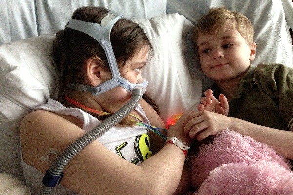  Suffering from cystic fibrosis, Sarah Murnaghan, 10, needs a lung transplant to survive.(Photo courtesy of the the Murnaghan family) 