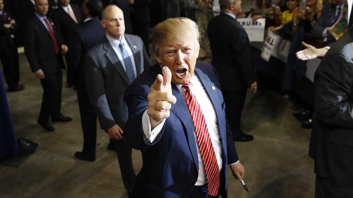  Republican presidential candidate Donald Trump acknowledges photographers after speaking at a campaign rally in Baton Rouge, La., Thursday, Feb. 11, 2016. (AP Photo/Gerald Herbert) 