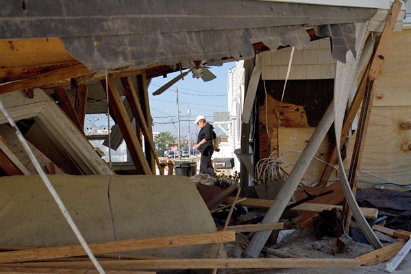 <p><p>Neighbor and friend Lynn Carroll stops by the Hosmer's home to check out the damage from Hurricane Sandy. (Lindsay Lazarski/WHYY)</p></p>
