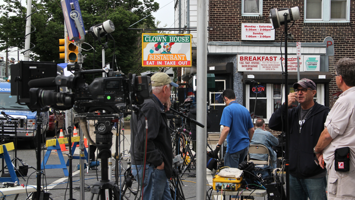 The Clown House at Frankford Avenue and Wheatsheaf offiers breakfast and a ringside seat to the media circus surrounding the Amtrak train derailment. (Emma Lee/WHYY)