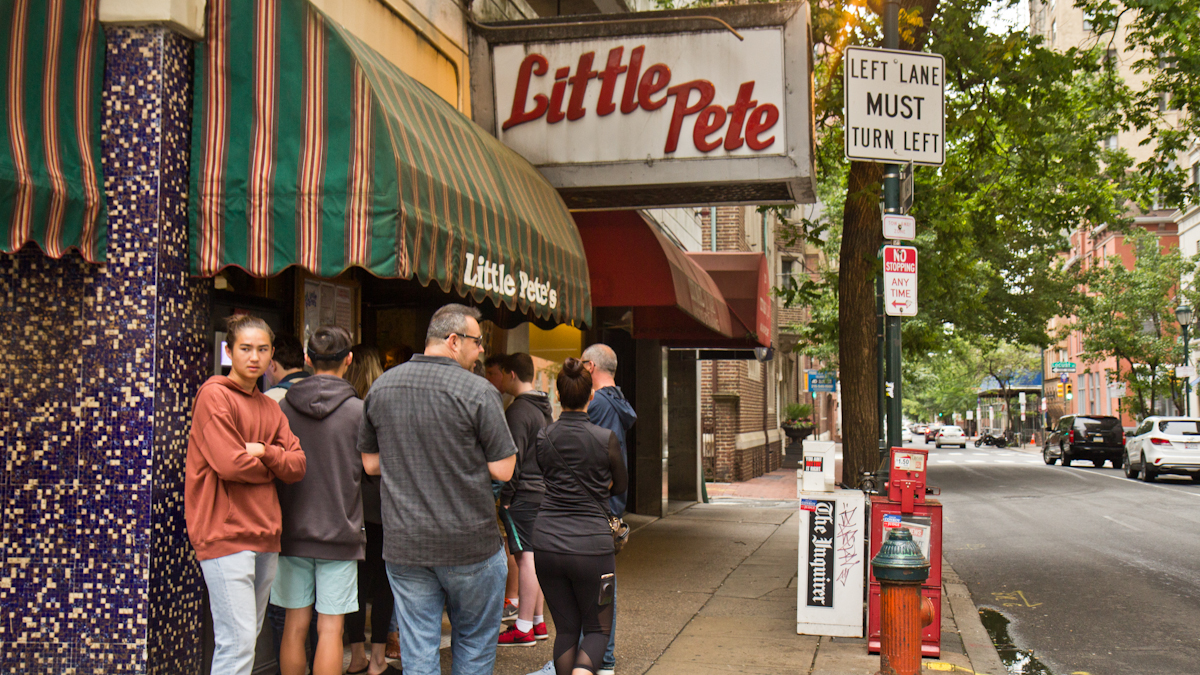 Customers line up outside of Little Pete’s diner on 17th street in Center City. (Kimberly Paynter/WHYY)