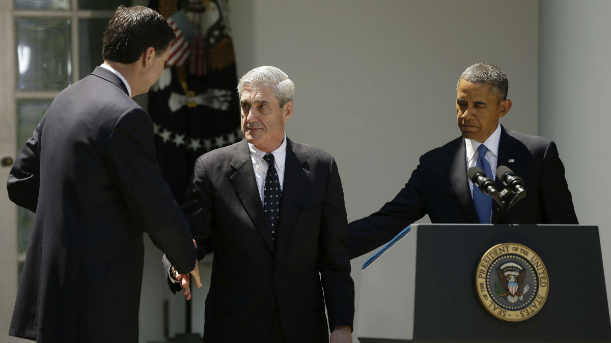  FBI Director Robert Mueller, center, shakes hands with James Comey, center, as President Barack Obama, right, looks on in the Rose Garden of the White House in Washington, Friday, June 21, 2013, where the president announced would nominate Comey, a senior Justice Department official under President George W. Bush, to replace Mueller as FBI director. (AP Photo/Pablo Martinez Monsivais) 