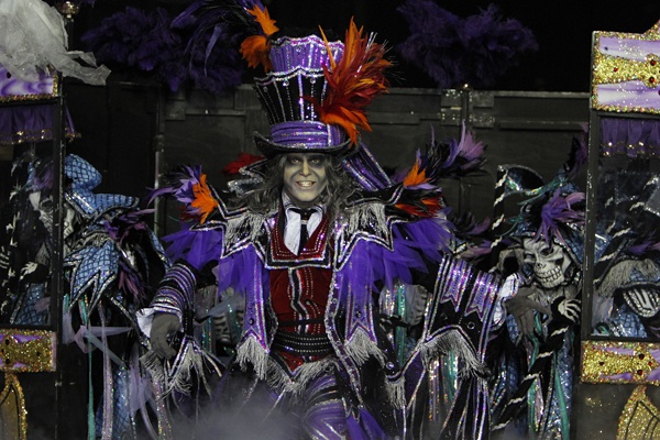 <p><p>Fralinger String Band captain Thomas D'Amore performs during the 113th annual Mummers Parade in Philadelphia, on Tuesday Jan. 1, 2013. (AP Photo/Joseph Kaczmarek)</p></p>
