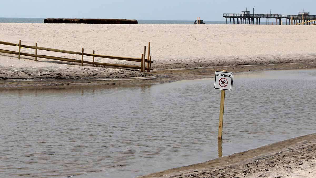  This pond developed after a rainy weekend in Margate. (Bill Barlow/for WHYY) 