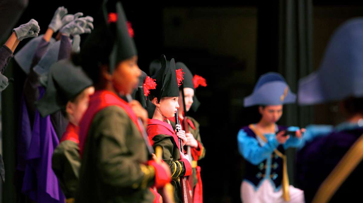 Child soldiers watch the battle between the soldiers and rats. (Nathaniel Hamilton/for Newsworks)