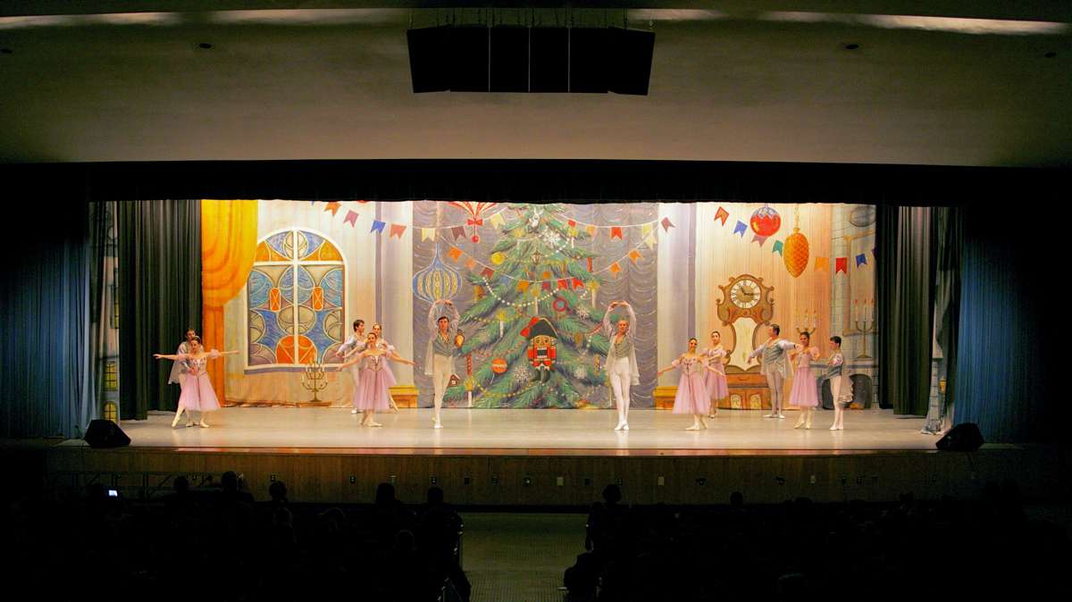 The Nutcracker isperformed at the George Washington High School. (Nathaniel Hamilton/for Newsworks) 