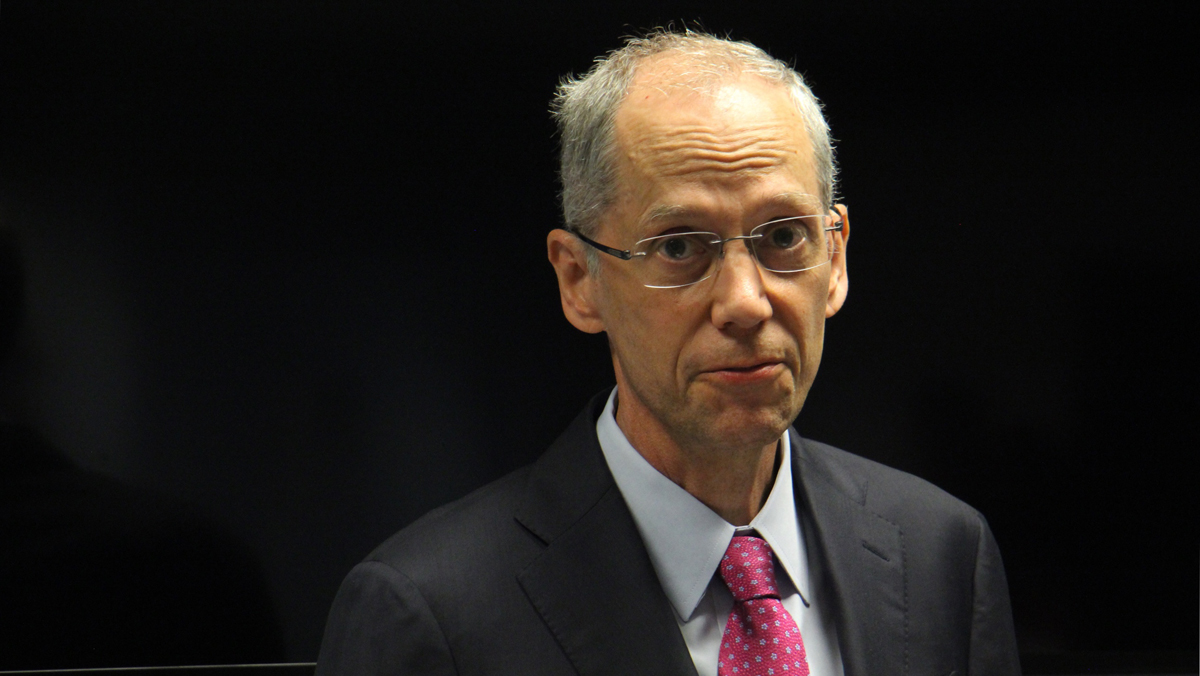  Philadelphia Health Commissioner Thomas Farley outlines the city's plan to prevent lead poisoning. (Emma Lee/WHYY)  