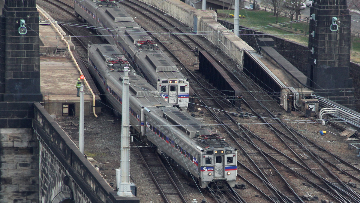 SEPTA trains approach 30th Street Station. (Emma Lee/for NewsWorks)