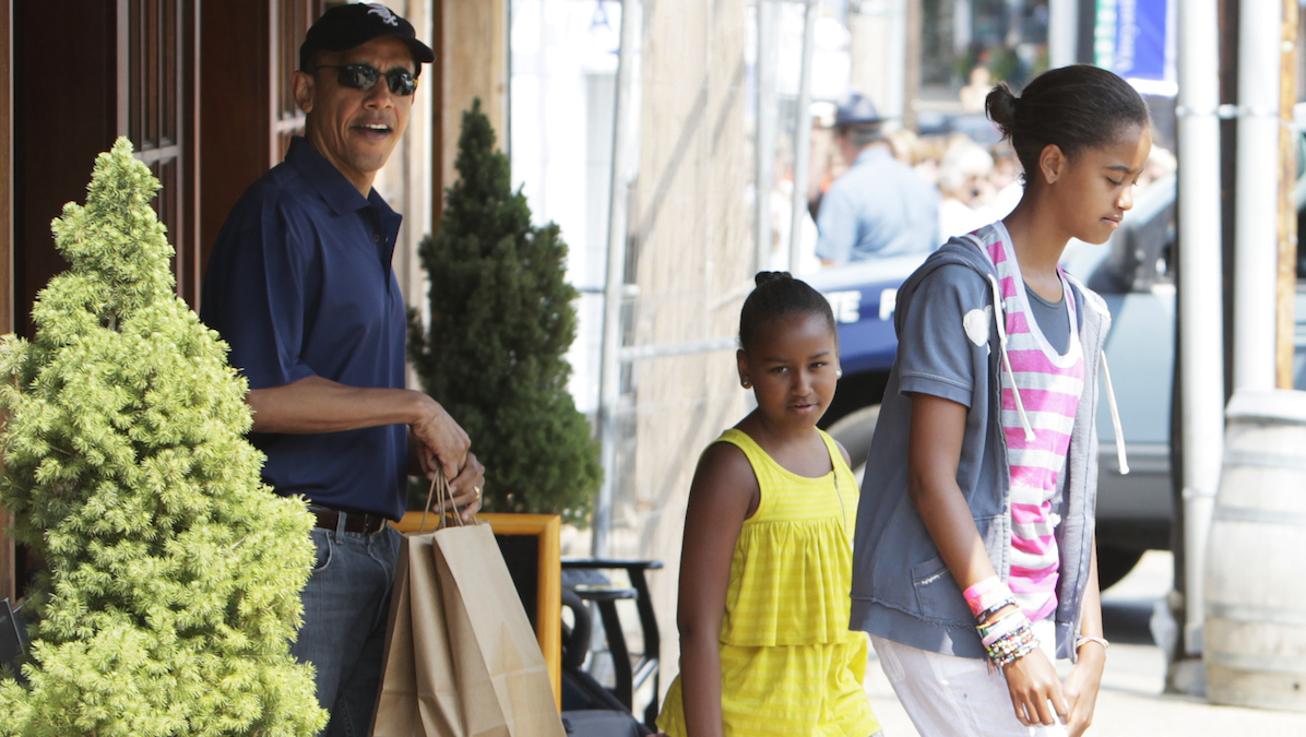  President Obama shopping with his daughters during the family's 2010 vacation to Martha's Vineyard, MA.  (AP Photo/Carolyn Kaster) 