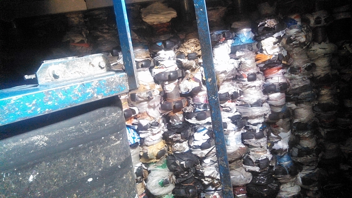  Plastic bags wrapped around a 'star screen' at a ReCommunity Materials Recovery Facility (Image courtesy of Philadelphia Streets Department) 