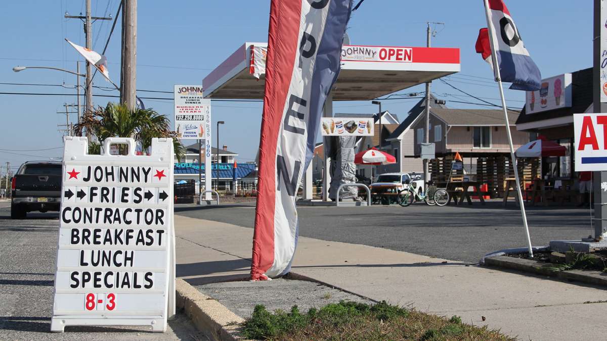 Johnny Fries in Ortley Beach reopened after sustaining heavy damage in Hurricane Sandy and is now extending its season by catering to contractors. (Emma Lee/for NewsWorks)