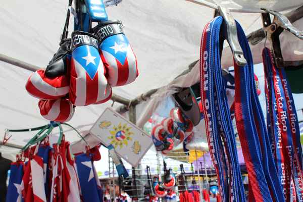 The Puerto Rican flag was everywhere on North 5th, the Latino “Bloque de Oro”, the Golden Block. (Elisabeth Perez-Luna)