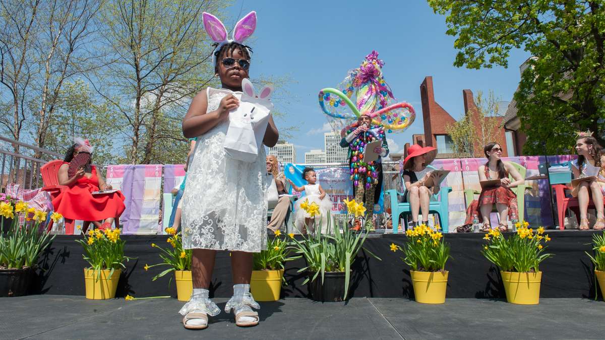 The first contestant in the best-dressed girl, 2-to-5-year-old category, walks onto the stage.