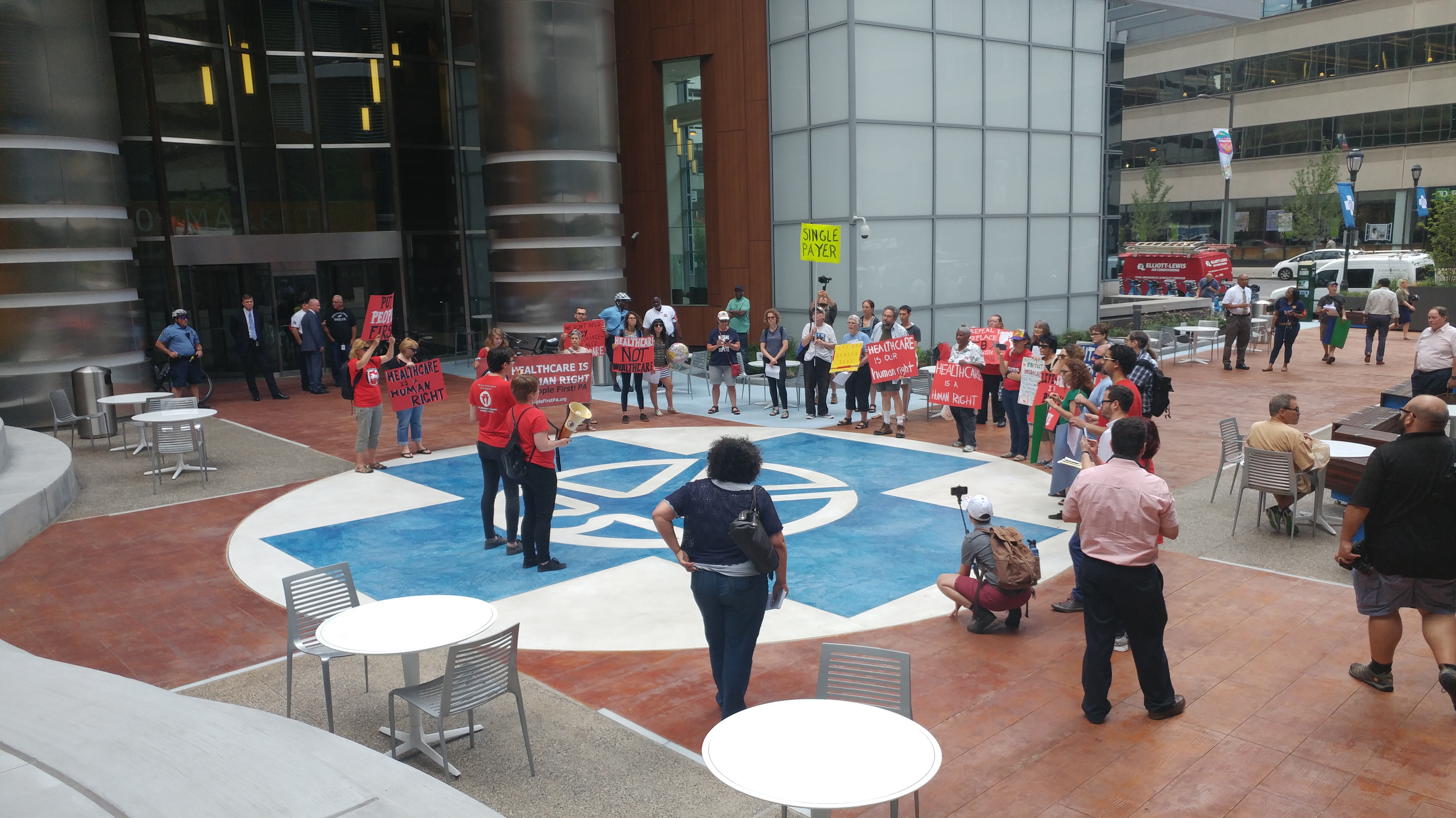  Protestors outside Independence Blue Cross call for a singer payer system for healthcare (Tom MacDonald/WHYY) 