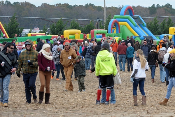 <p><p>A chilly weekend couldn't keep hundreds away from the November tradition in Bridgeville. (Chuck Snyder/for NewsWorks)</p></p>
