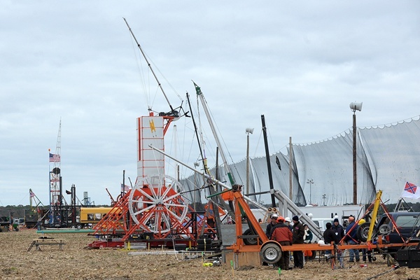 <p><p>In addition to the air canons, trebuchet and torsion machines are also used to throw pumpkins. (Chuck Snyder/for NewsWorks)</p></p>
