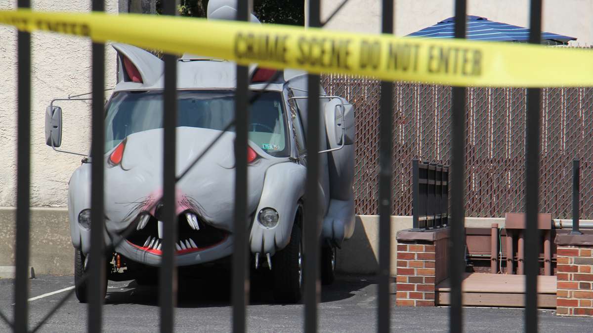 Crime scene tape surrounds two International Brotherhood of Electrical Workers Local 98 buildings in the 1700 block of Spring Garden Street. (Emma Lee/WHYY)
