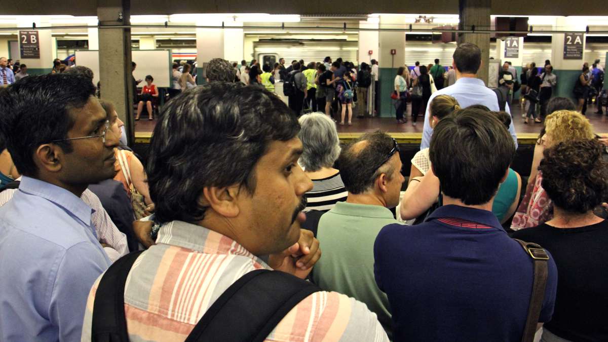 Regional rail passengers pack the platforms at Suburban Station at rush hour. (Emma Lee/WHYY)