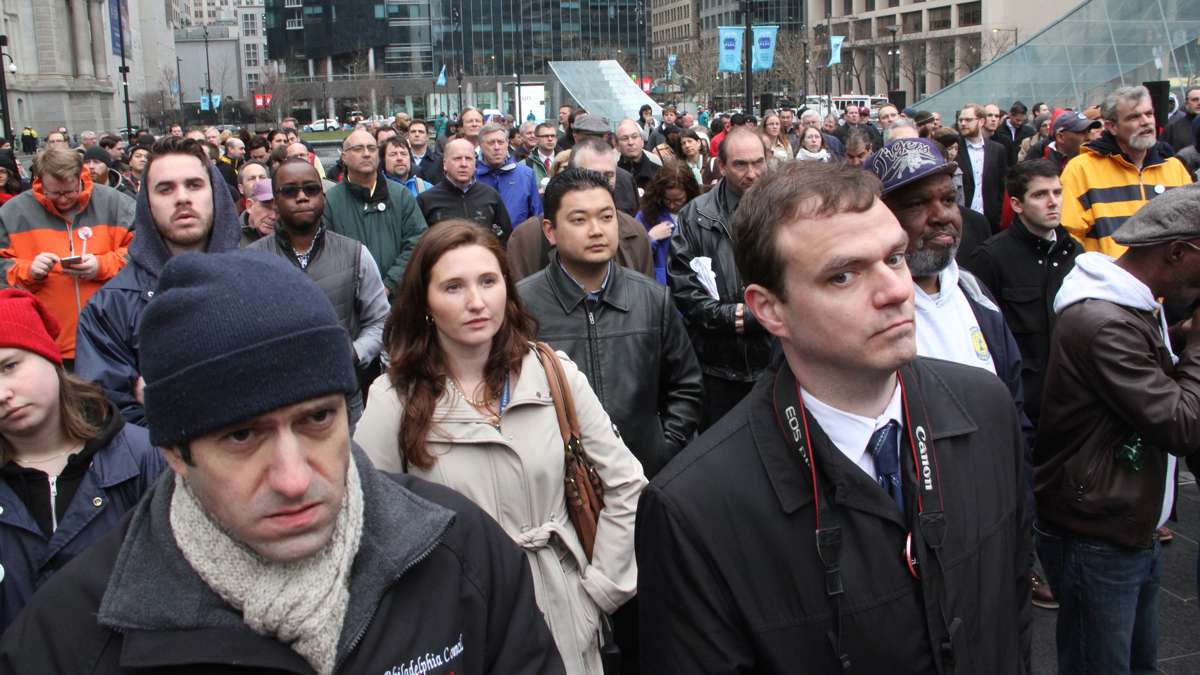 A crowd fills Dilworth Park during a rally to demand federal funding for public transportation, roads, bridges and rail systems. (Emma Lee/WHYY)