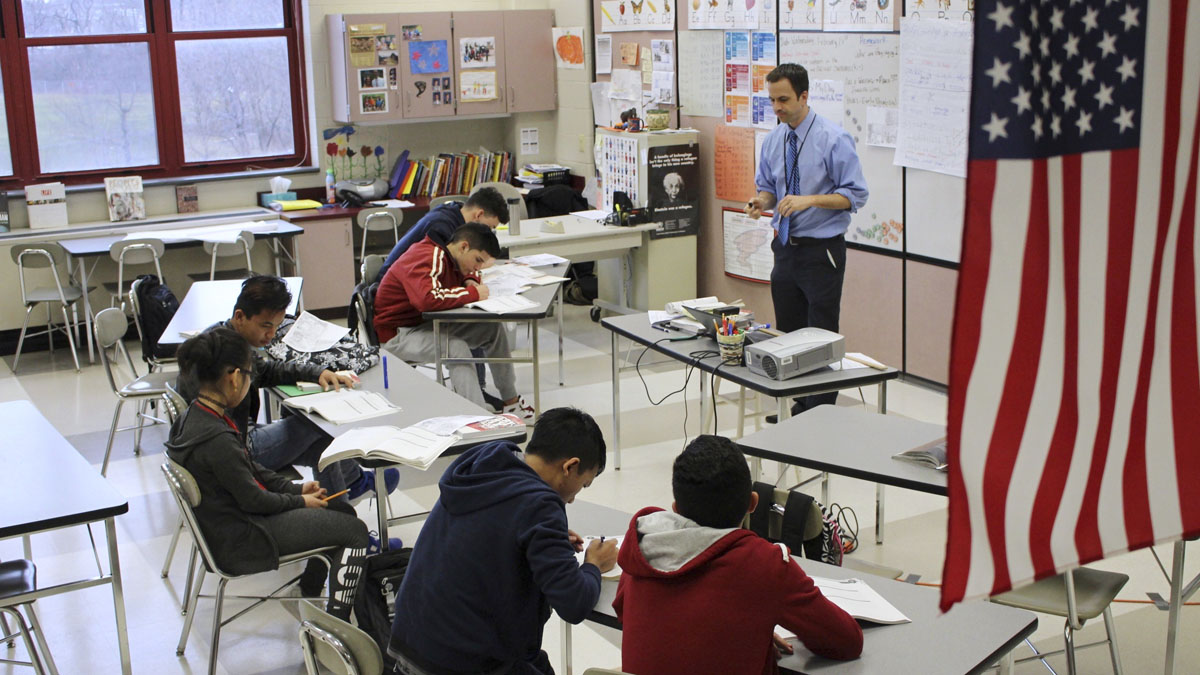  In this Feb. 15, 2017, photo, Eric Hoover teaches his class of immigrant and refugee students at McCaskey High School in Lancaster, Pa.  (AP Photo/Michael Rubinkam) 