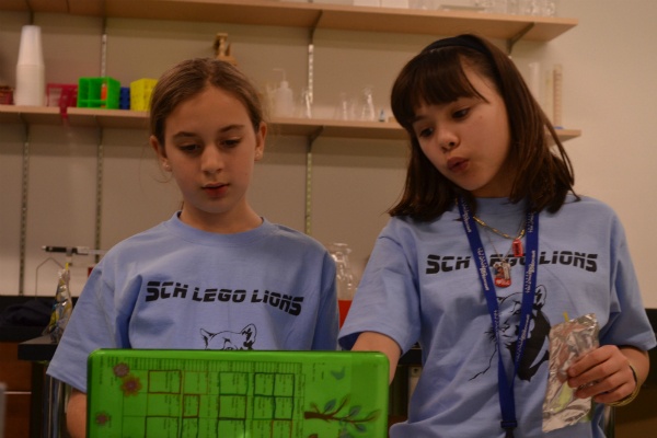<p><div class="bdy">
<div>Fifth grade students at SCH brainstorm solutions. (Zachary Shevich/for NewsWorks)</div>
</div></p>
