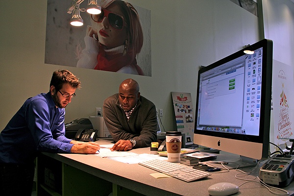 <p>Keith Leaphart, owner of Replica print shop on 18th Street, works with assistant banager Larry Guiffra. (Emma Lee/for NewsWorks)</p>

