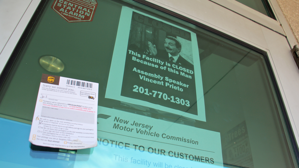  A sign on the door at the Motor Vehicle Commission facility in Cherry Hill lays the blame for the government shut down on Assembly Speaker Vincent Prieto. (Emma Lee/WHYY) 