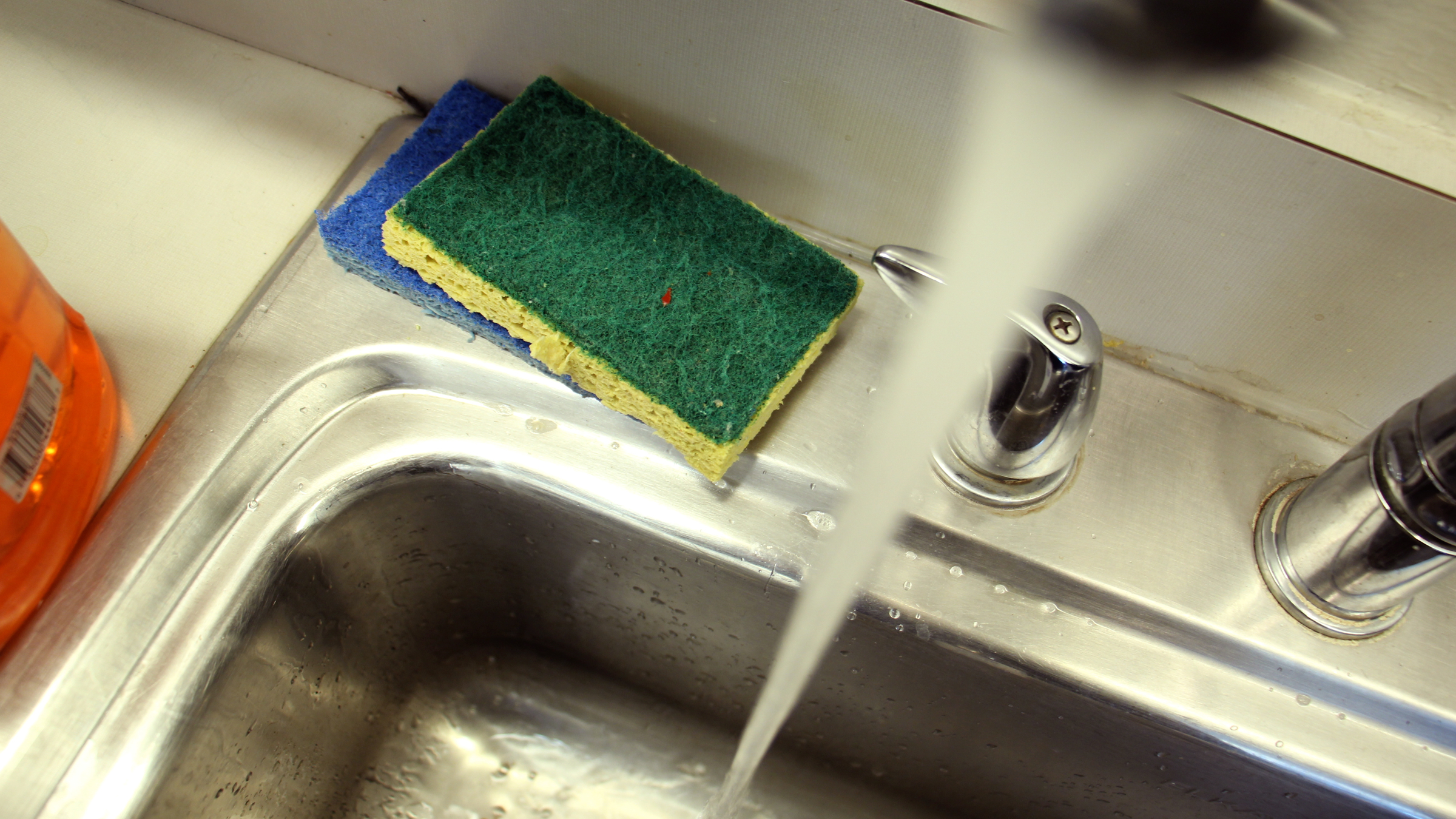  A Drexel study finds that many home kitchens would not pass a health inspection. (Emma Lee/WHYY) 