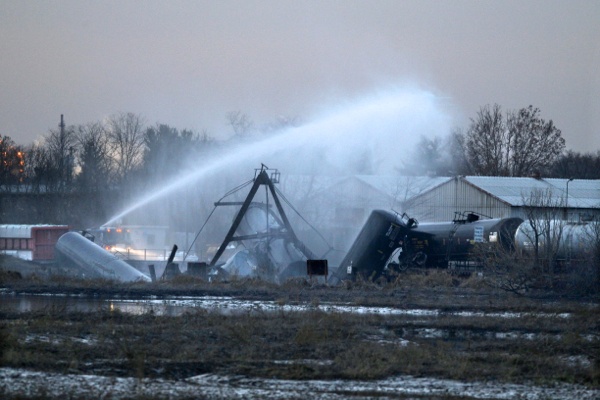 <p><p>As darkness falls, water is sprayed on derailed freight train tank cars in Paulsboro, N.J. on Friday, Nov. 30, 2012. (AP Photo/Mel Evans)</p></p>
