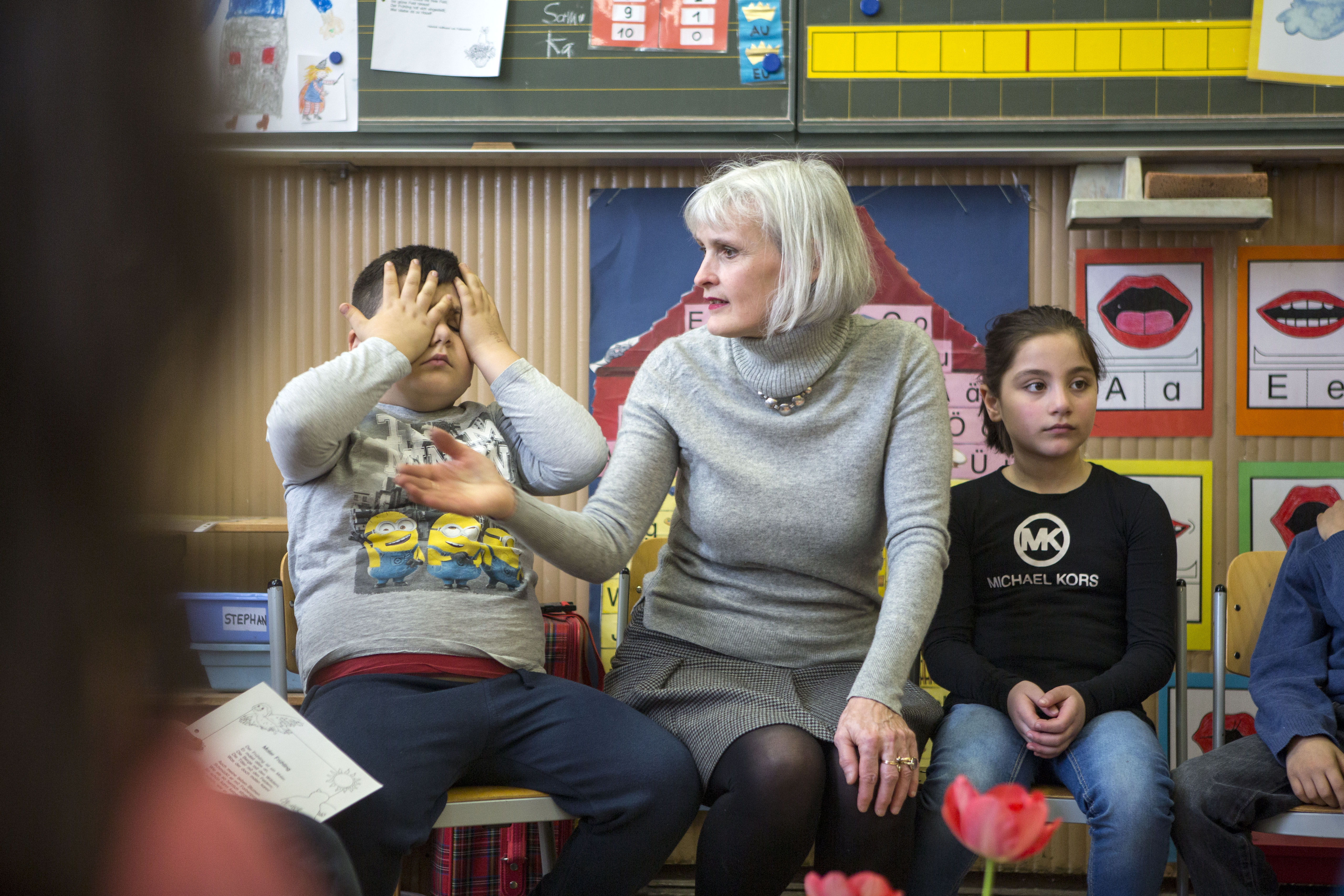 </b> Ulrike Schorlemmer (center) teaches a combined class of first through third graders at Vineta elementary in Wedding, Berlin. (Jessica Kourkounis/For Keystone Crossroads)
