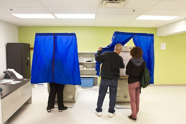 Based on early indicators, some Pennsylvania election officials have said they’re prepared for returns that fall between a normal midterm year and a presidential election. (WHYY file photo)