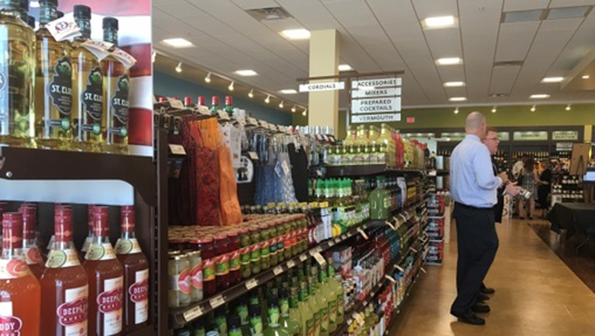 Liquor store. (Katie Meyer/WITF) 