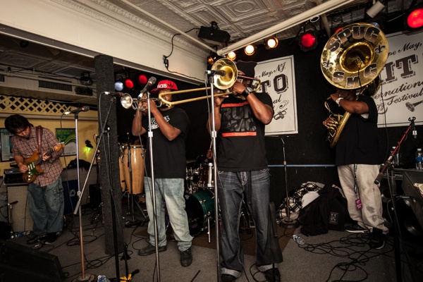 <p>The New Orleans band "Stooges" entertain a packed house and had people dancing all night long. (Howard Pitkow/for Newsworks)</p>
