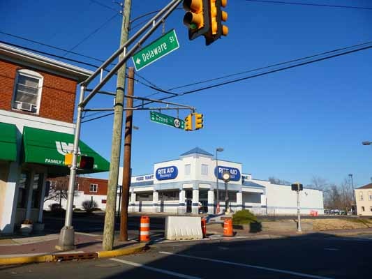 <p><p>This Rite Aid is inside the evacuation zone and was closed on Wednesday. (Alan Tu/WHYY)</p></p>
