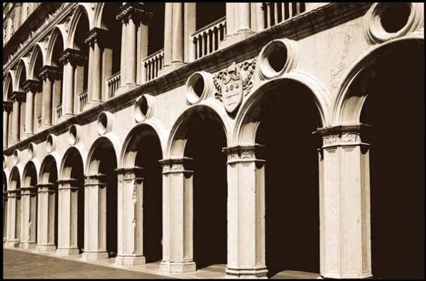 <p><p>Ducal Palace, 2006, Venezia, Italy</p></p>
