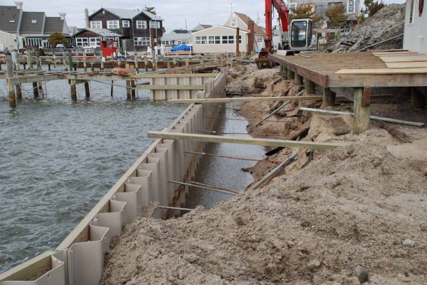 <p>Progress on the new, 660-foot bulkhead was stopped temporarily last week by high winds. (Sandy Levine/for NewsWorks)</p>
