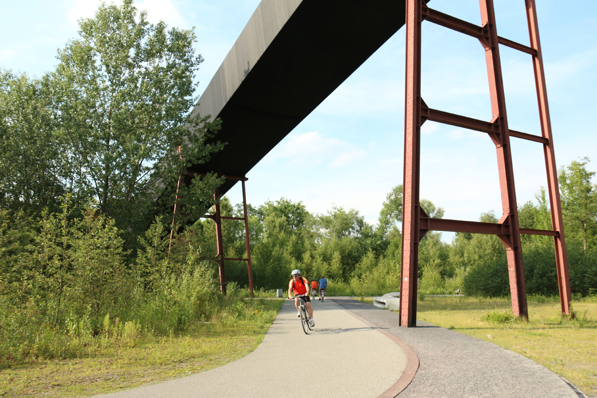 Zollverein_bike_path.jpg