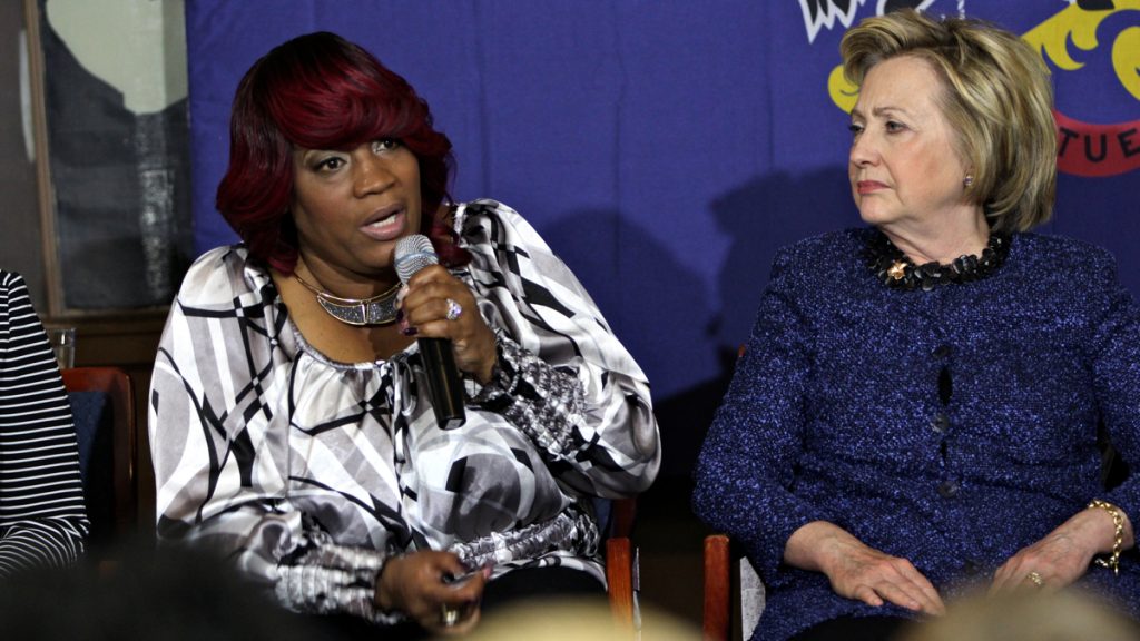 2016-04-20-e-lee-tanya-brown-dickerson-hillary-clinton-brandon-tate-brown-philadelphia-presidential-campaign-police-shootings Tanya Brown-Dickerson talks about the fatal police shooting of her son, Brandon Tate-Brown, during a Hillary Clinton campaign event in Philadelphia on April 20, 2016. (Emma Lee/WHYY)
