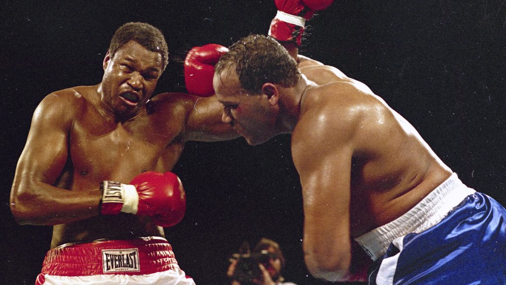 ap_17262619833321 In March 1985, Larry Holmes, left, battles David Bey during a bout in Las Vegas. Bey, a former heavyweight boxing champ from Philadelphia nicknamed