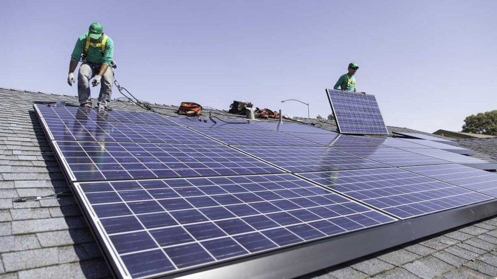 l_apteslasolarcityx1200 solar panel installation