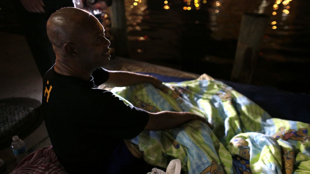 l_homeless-vet_1200x675 Homeless veteran James Thomas, 62, who was sleeping along the Miami River, talks with officials from the Veteran's Administration during the Point In Time Homeless Census, Thursday, Jan. 22, 2015, in Miami.