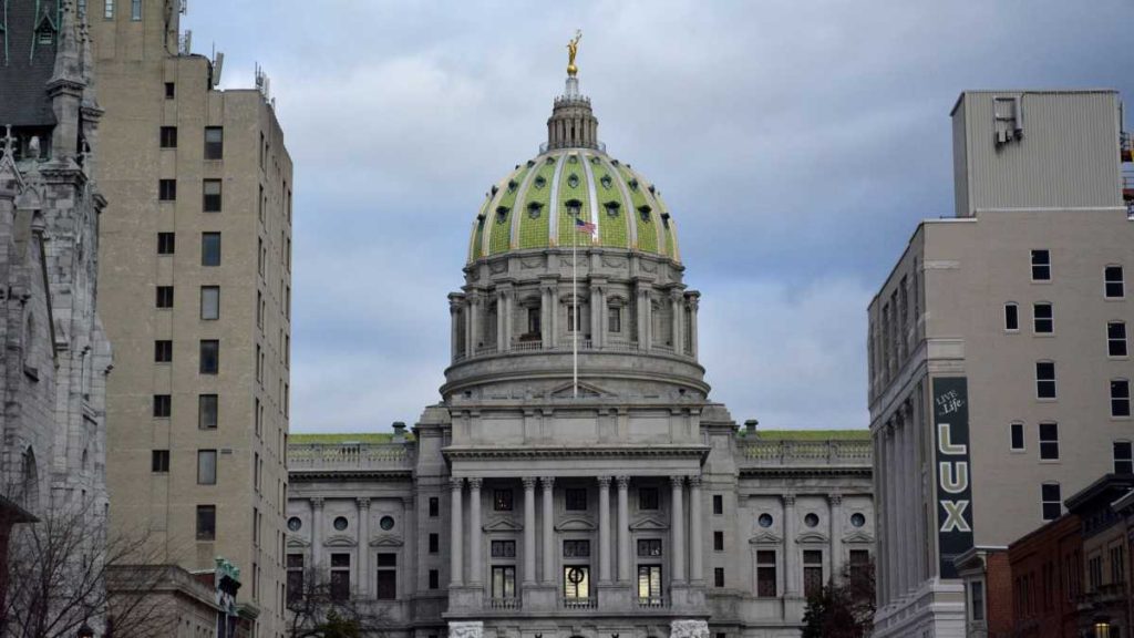 l_kmpacapitolharrisburg2x12001-11 Capitol Building, Harrisburg. (Kevin McCorry/WHYY)