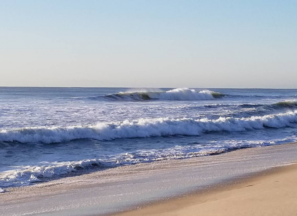 screen-shot-2017-09-08-at-9-08-47-am Waves at the Jersey Shore this morning. (Photo: @barrierislandclassic via Instagram)