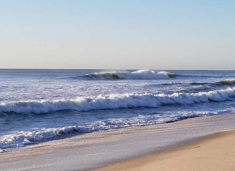  Waves at the Jersey Shore this morning. (Photo: @barrierislandclassic via Instagram) 