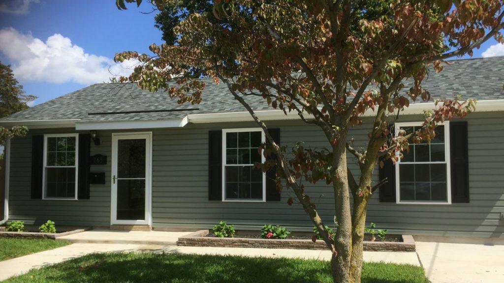 vacant-2 Hundreds of vacant homes in Delaware are set to be remodeled, like this one in New Castle. (Zoë Read/WHYY)