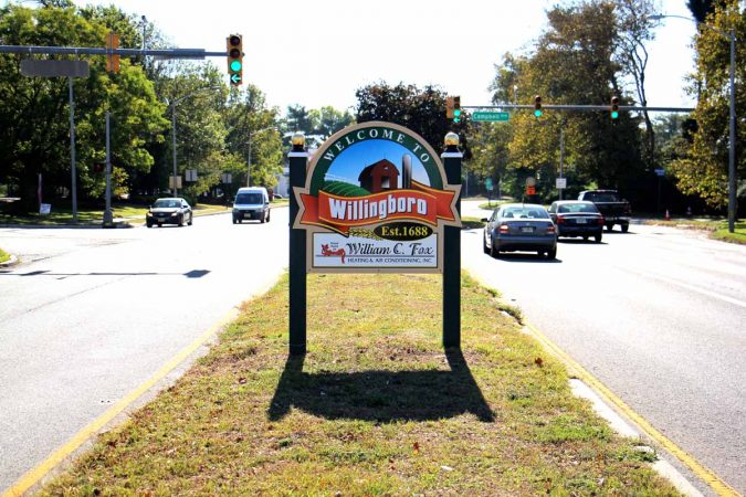 Levitt Parkway, a four lane road that winds through the middle of the New Jersey town of Willingboro, recalls the town's history as a Levittown. (Emma Lee/WHYY)