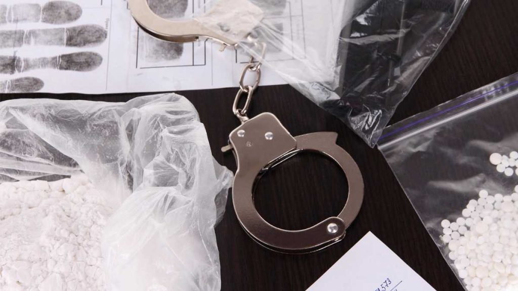 l_l_drugs16x9-1 (ShutterStock)