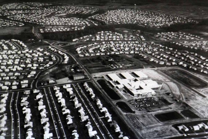 An aerial photograph from the 1960s shows the completed Levittown.  (Willingboro Public Library Local History Collection)