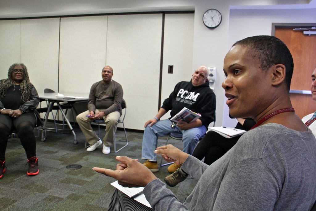 2017 11 14-e lee-la rhonda harmon-philadelphia college of osteopathic medicine-happiness class La Rhonda Harmon (right), a psychology intern at the Philadelphia College of Osteopathic Medicine, helps to lead a class called